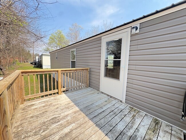 Building Photo - 2 Bedroom, 2 Bathroom Home in Haw River!