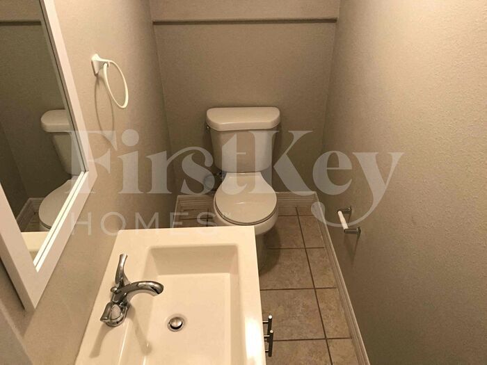 Building Photo - 214 N Native Ln