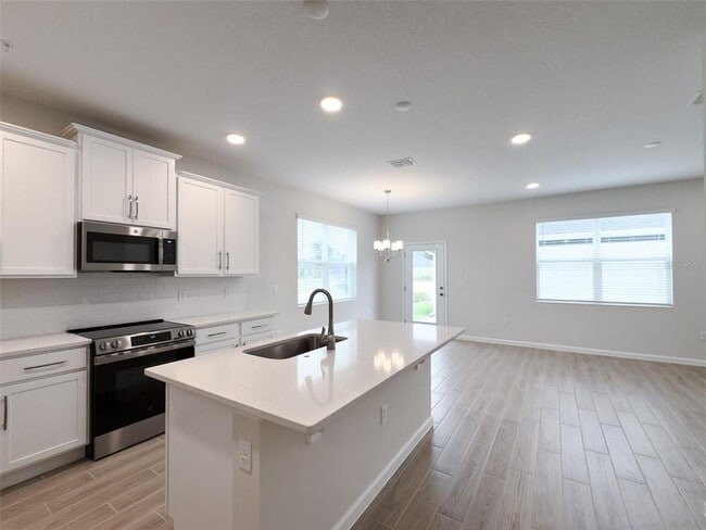 Building Photo - 551 Pothos St