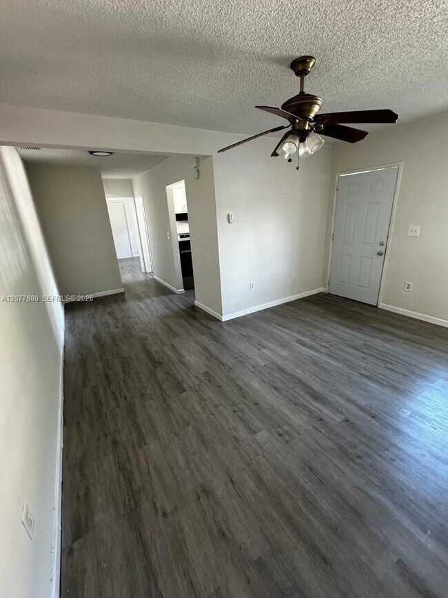 Building Photo - 2734 SW 30th Ct