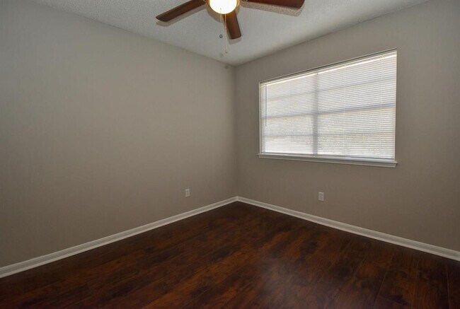 Building Photo - 1831 Willow Point Dr