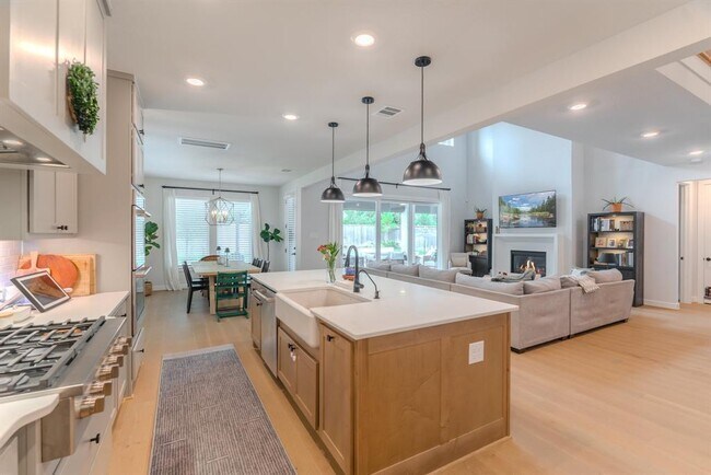 Building Photo - 63 Perennial Cyn Dr