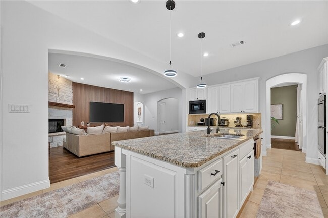 Building Photo - 400 Trailside Dr