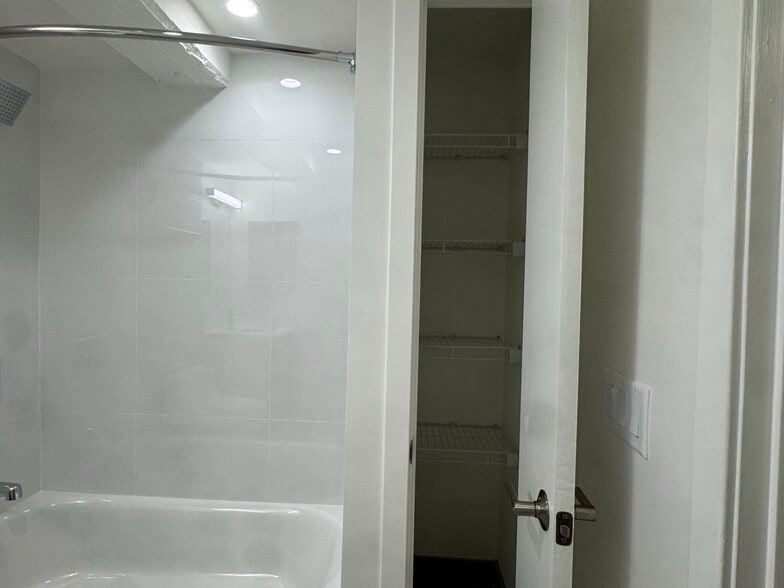 Building Photo - 1065 Commonwealth Ave