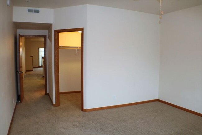 Building Photo - $1,700 | 3 Bedrooms, 2 Bathroom CONDO | PE...