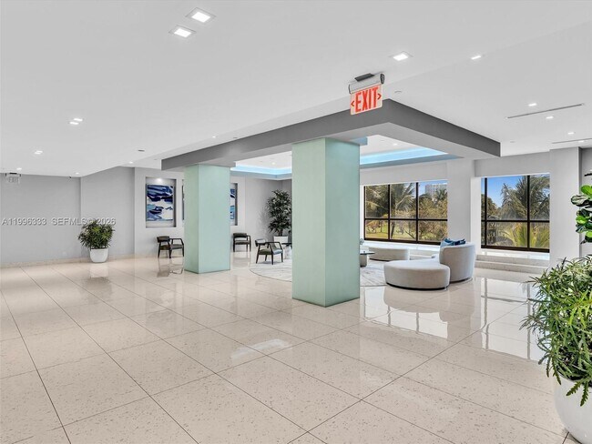 Building Photo - 20301 W Country Club Dr