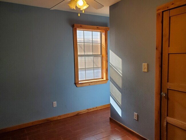 Building Photo - 2553 Everitt Dr