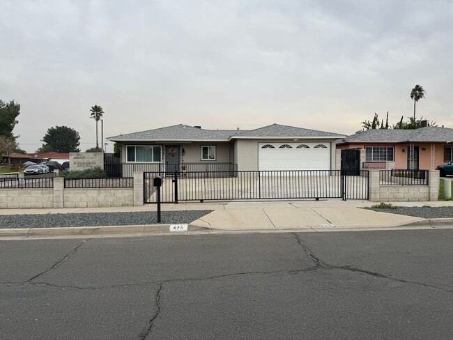 Building Photo - 428 E Montrose St