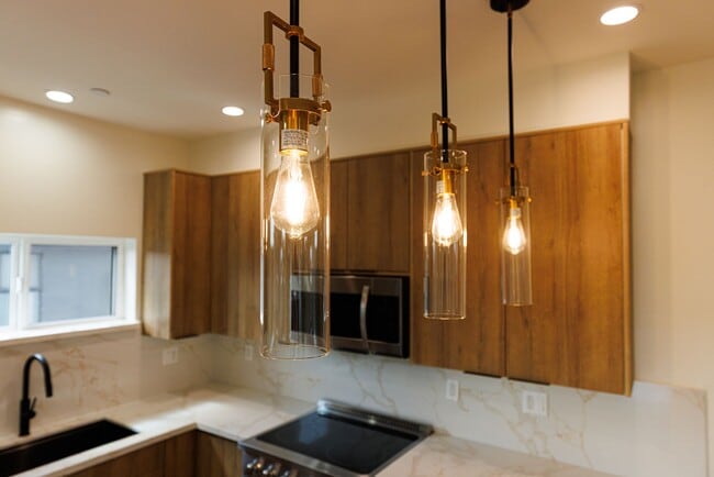 Building Photo - LUXURY in Prime Culver City