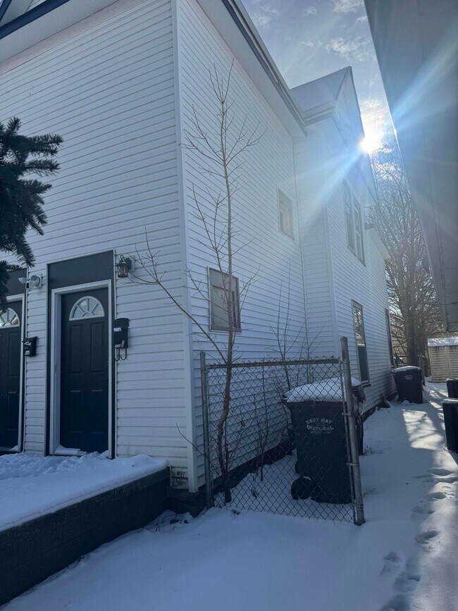 Building Photo - 131 W 13th St