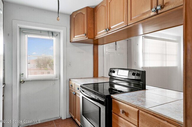 Building Photo - 401 Monroe Ave