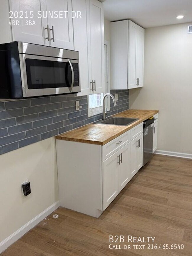 Building Photo - 20215 Sunset Dr