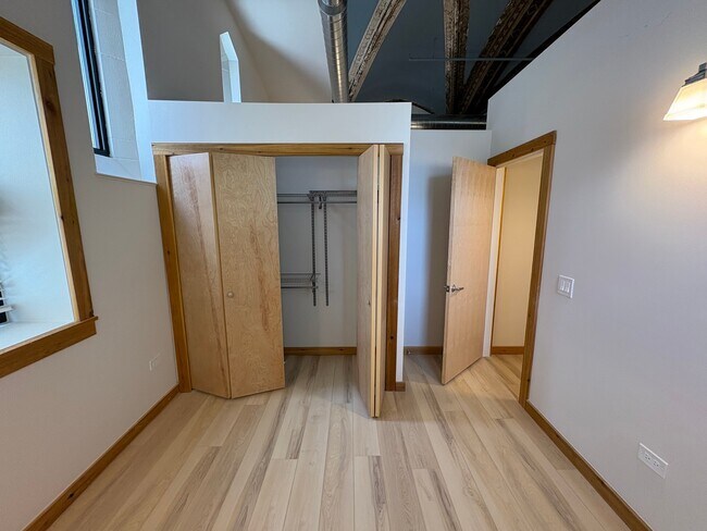 Building Photo - 4601 S Ellis Ave