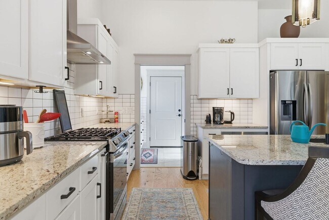 Building Photo - Modern 3-Bedroom Home in The Cottages at Avery Creek