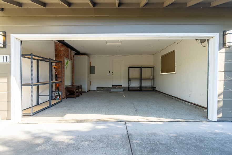 Building Photo - 11 Edgewood Ct