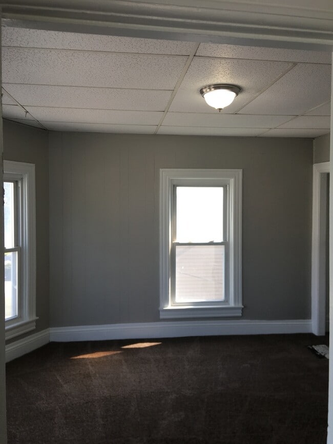 Building Photo - Gorgeous 5 bedroom 2 bath located on friendly neighborhood for rent!!!