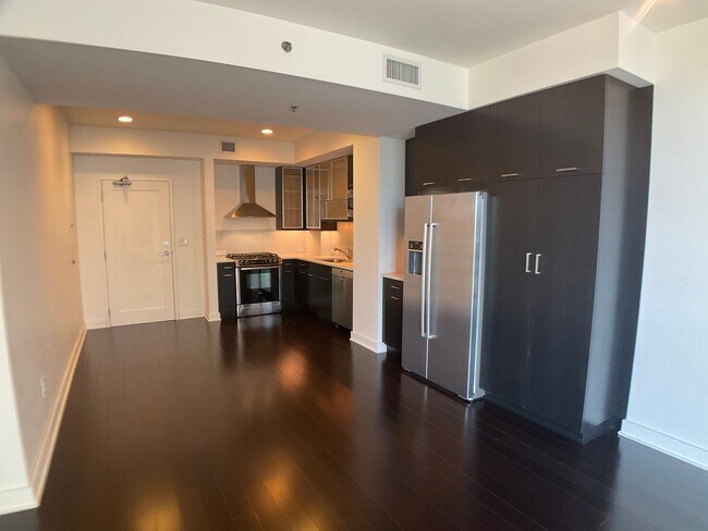 Building Photo - Rare Rental in Greenbridge!  Live in the m...