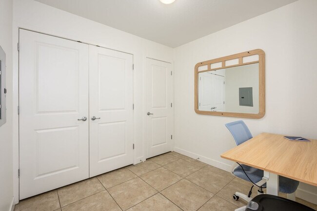 Building Photo - 5450 E Deer Valley Dr