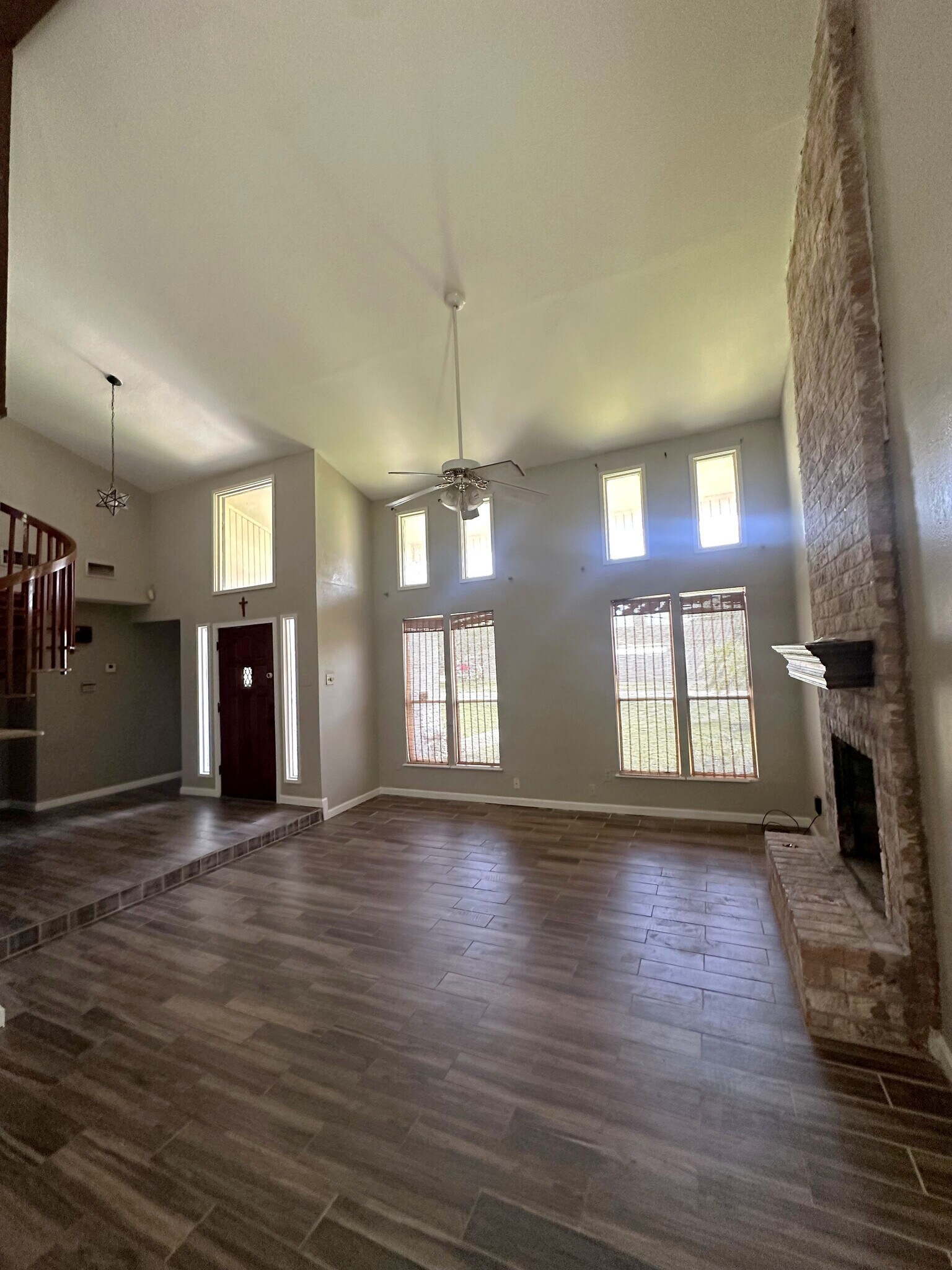 Living Room - 5401 Crossgate Dr S