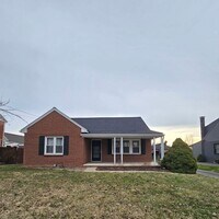 Building Photo - 923 Rohrerstown Rd