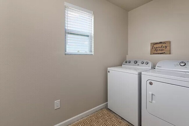 Building Photo - Your Serene Retreat in Kentwood