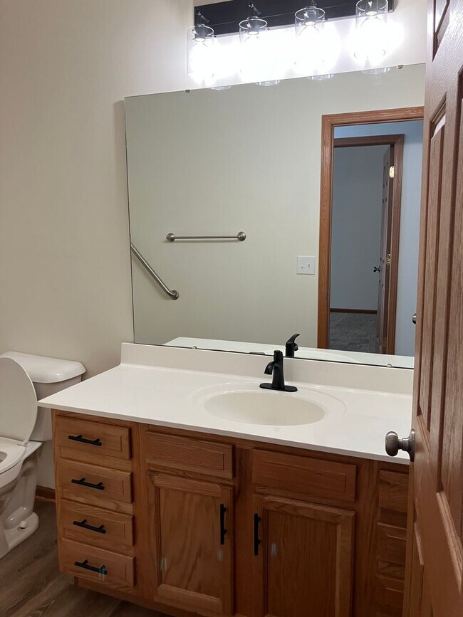 Building Photo - 1011 Laurel Tree Ct