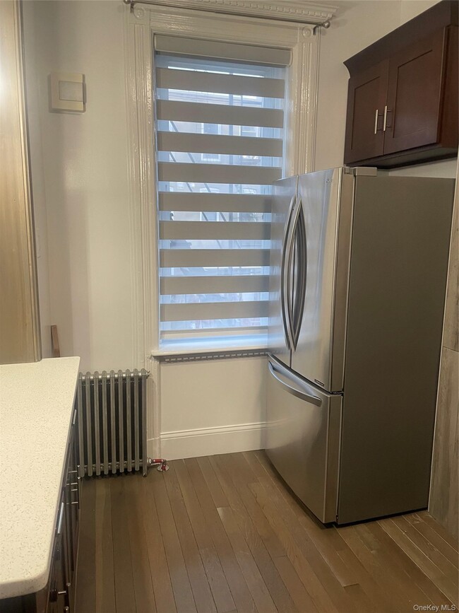 Building Photo - 17-20 Menahan St