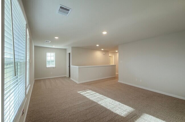 Building Photo - 3914 Flora Fld Dr