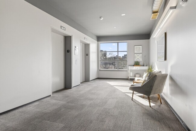 Building Photo - 1900 12th Ave S