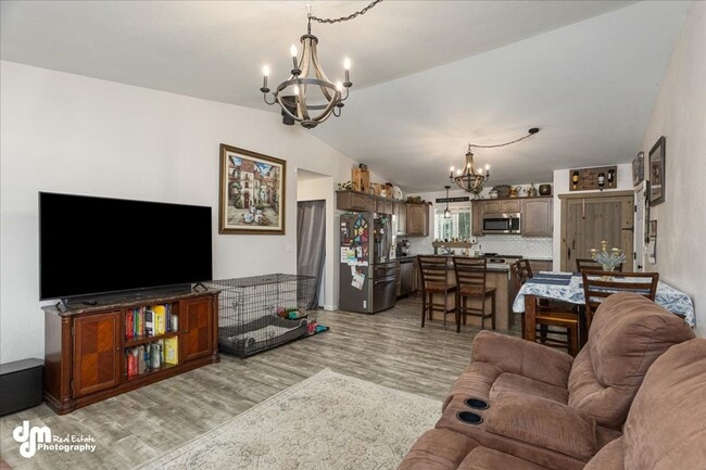 Building Photo - Cozy 3 bedroom 2 bath home w/ fully fenced...