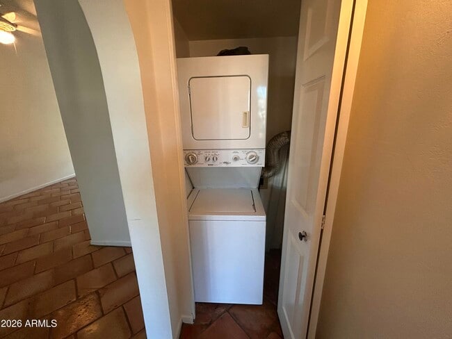 Building Photo - 1449 E Highland Ave