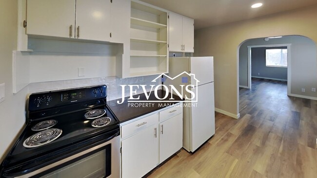 Building Photo - $500 Off First Month! 3BR Home w/ Washer & Dryer on Spacious 1-Acre Orchard Lot