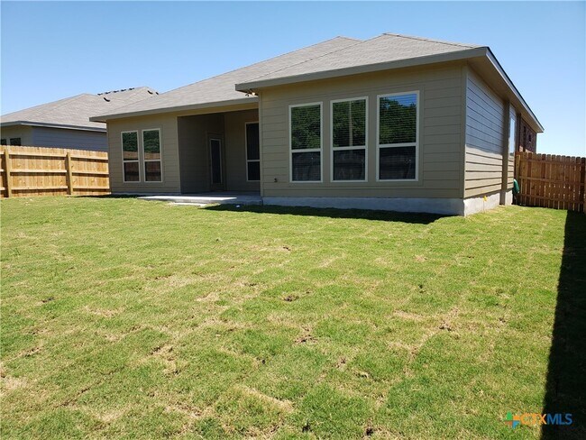Building Photo - 5906 Blackstone Dr