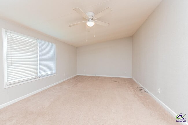 Building Photo - 137 Shamrock Cir