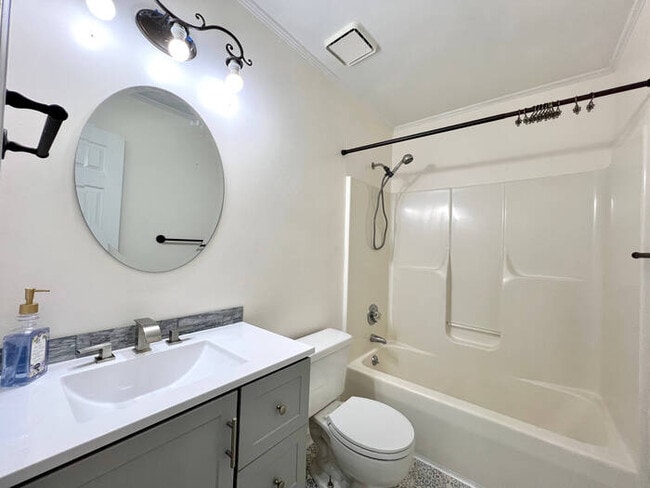 Building Photo - 104 Weatherby Ct