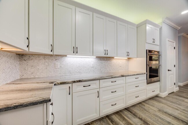 Building Photo - 1148 Sioux Cir