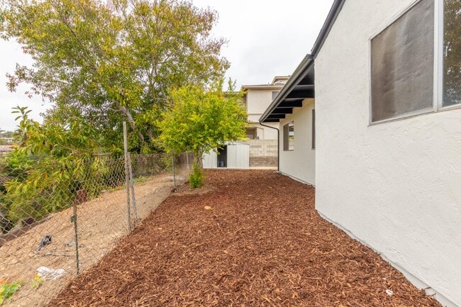 Building Photo - 4810 Iroquois Ave