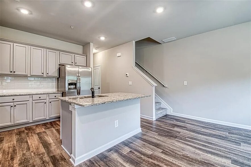 Building Photo - Room in Townhome on Bayrose Cir