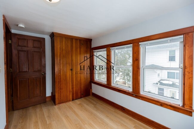 Building Photo - 3 Bedroom Home Available!