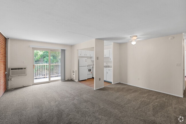 1BR, 1BA - 650SF -Living Room - Parkview Estates