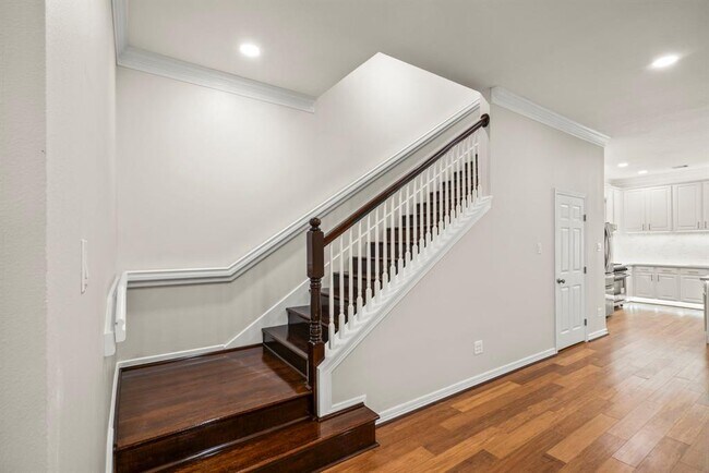 Building Photo - 4023 Breakwood Dr