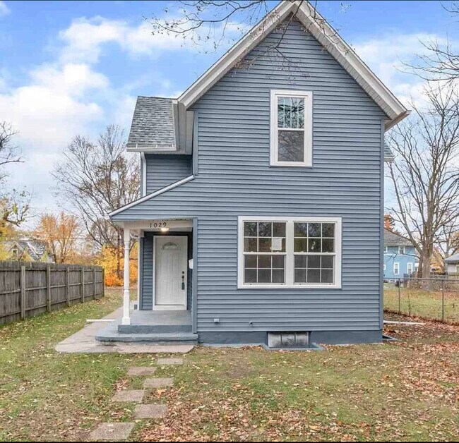 Building Photo - 1029 Sherman Ave