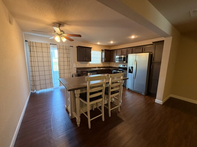 Building Photo - 258 N Pointe Ln