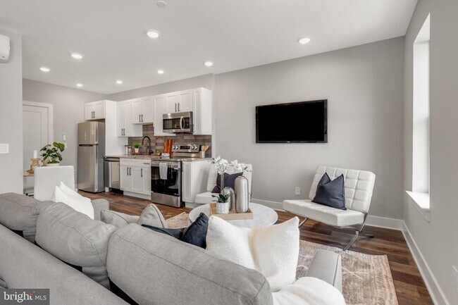 Building Photo - 1924 N Front St