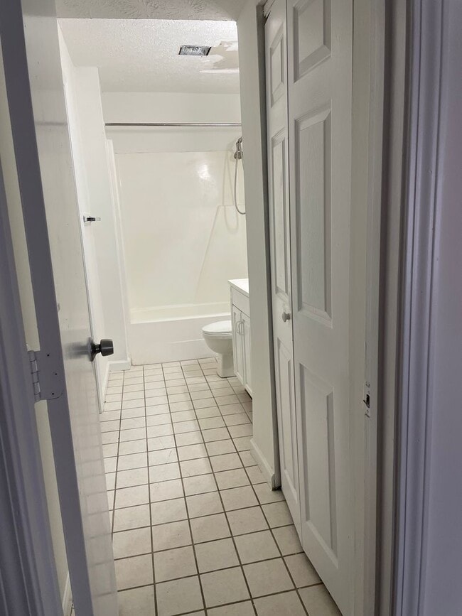 Building Photo - Modern 2-Bed, 1-Bath Oasis with Central Air and Gourmet Kitchen