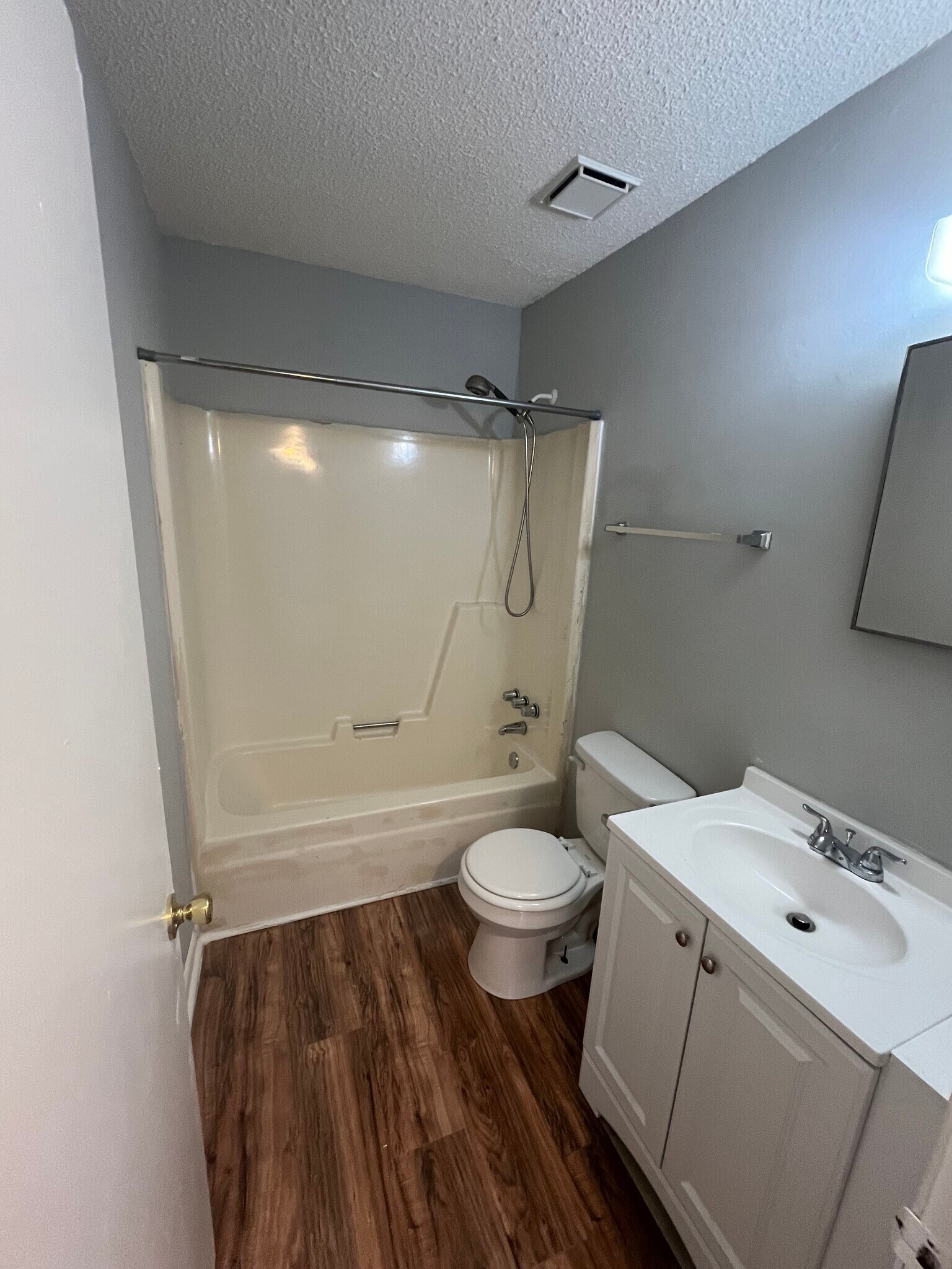 Building Photo - 908 Trailwood Cir