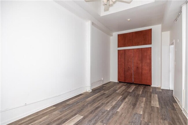 Building Photo - 1844 W Henderson St