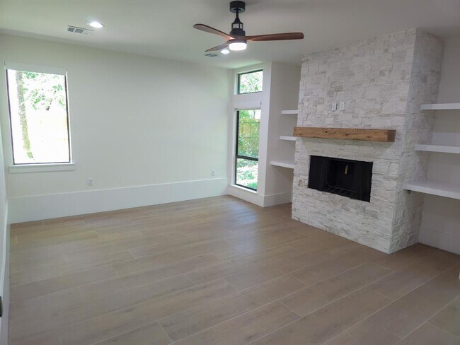 Building Photo - 14 Lehigh Springs Dr