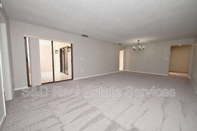 Building Photo - 1808 Village Ct