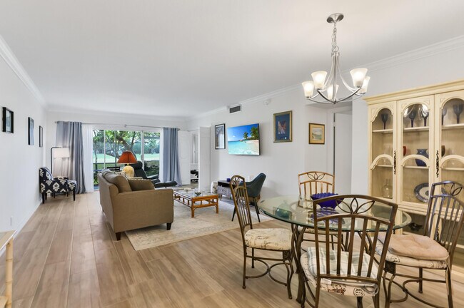 Building Photo - 2800 N Palm Aire Dr